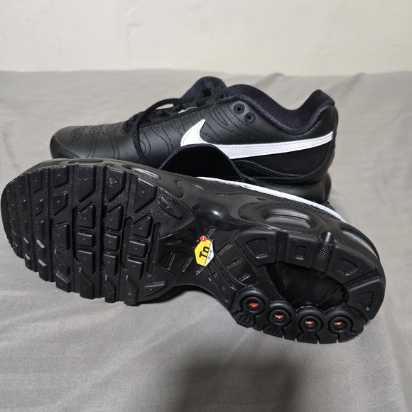 Nike Women's Air Max Plus Size 7.5 Tiempo Black White. - Picture 7 of 8